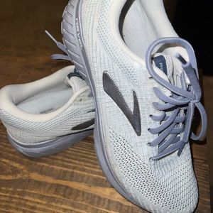 Brooks Revel 3 Grey shoes. My daughter only wore 2 times. Excellent condition.